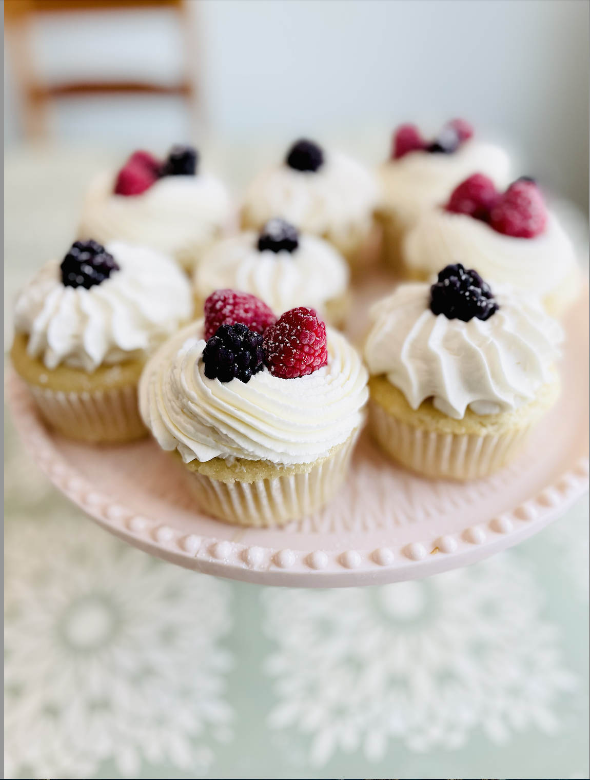 cupcakes with berries on top, cupcakes with raspberries and blackberries, cupcakes on a pick plate